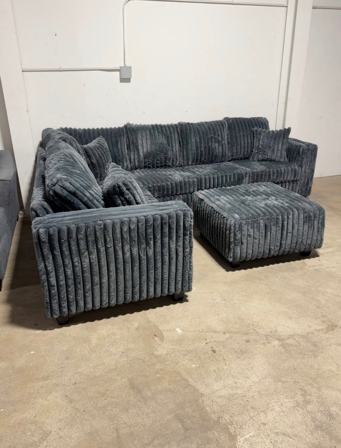 Sectional + FREE Ottoman