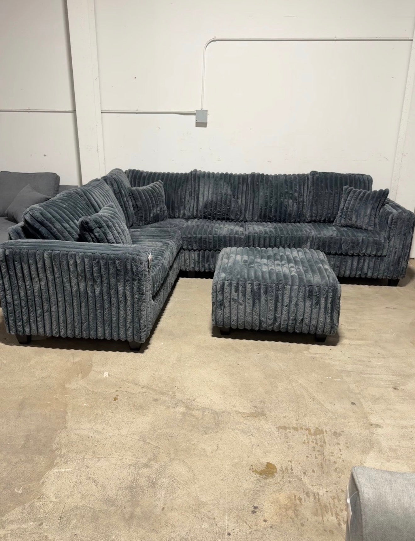Sectional + FREE Ottoman