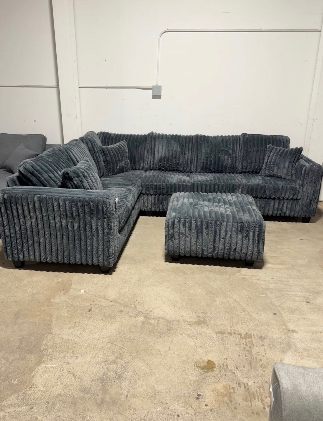 Sectional + FREE Ottoman